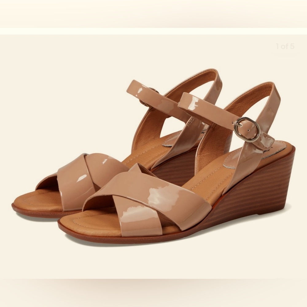 Sofft Gabella Wedge sandal size 9M. New condition.